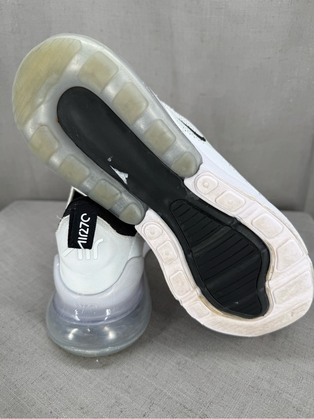 Nike Air Max 270 women’s Sz 9 Black White Running Shoes - Picture 5 of 9